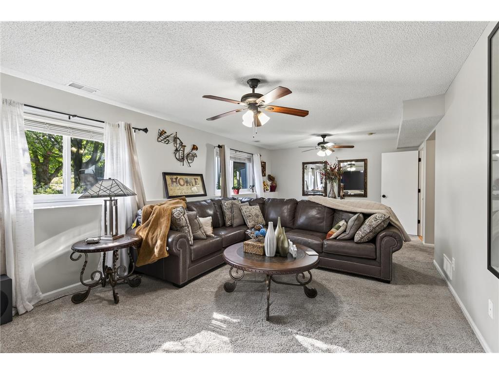 2084 Parkview Lane Woodbury MN 55125 7025435 image25