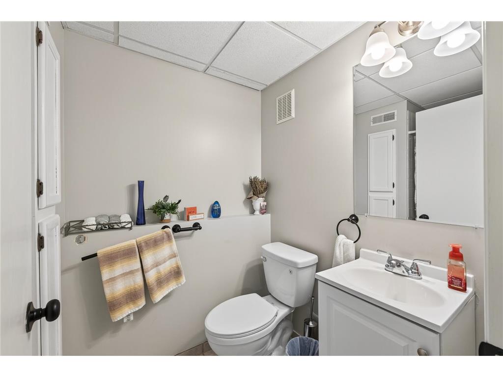 2084 Parkview Lane Woodbury MN 55125 7025435 image26