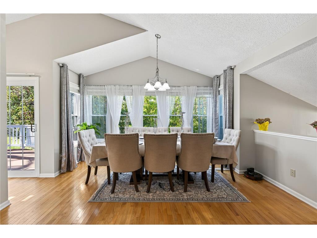 2084 Parkview Lane Woodbury MN 55125 7025435 image8