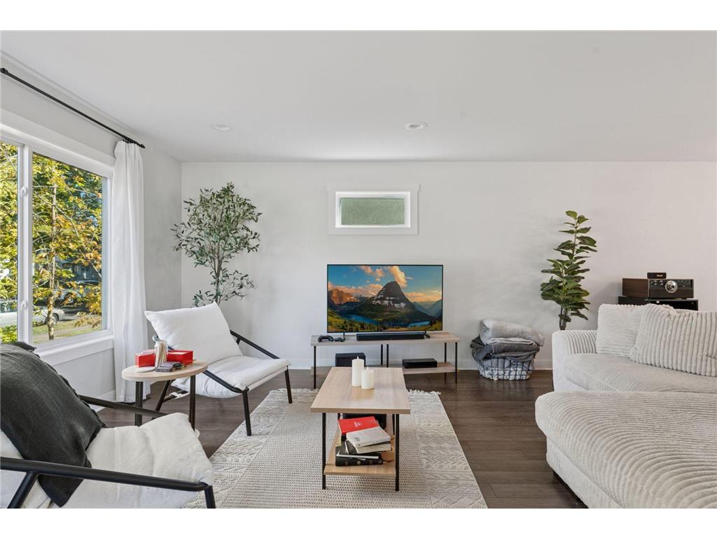 2084 Reaney Avenue E Saint Paul MN 55119 7020182 image1