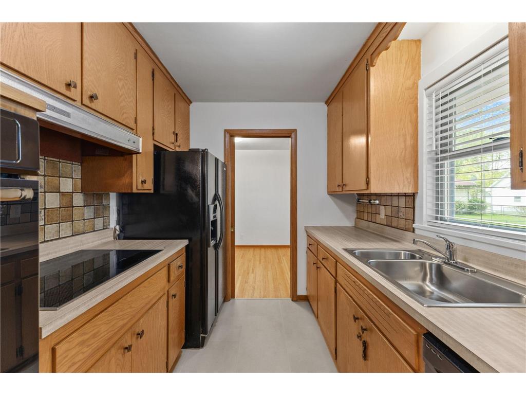 2085 Hamline Avenue N Roseville MN 55113 7075126 image10