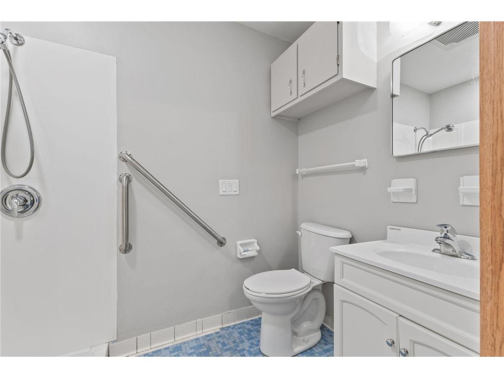 2085 Hamline Avenue N Roseville MN 55113 7075126 image17