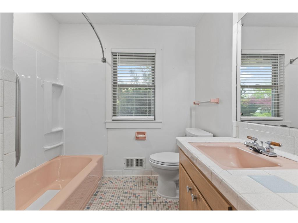 2085 Hamline Avenue N Roseville MN 55113 7075126 image21