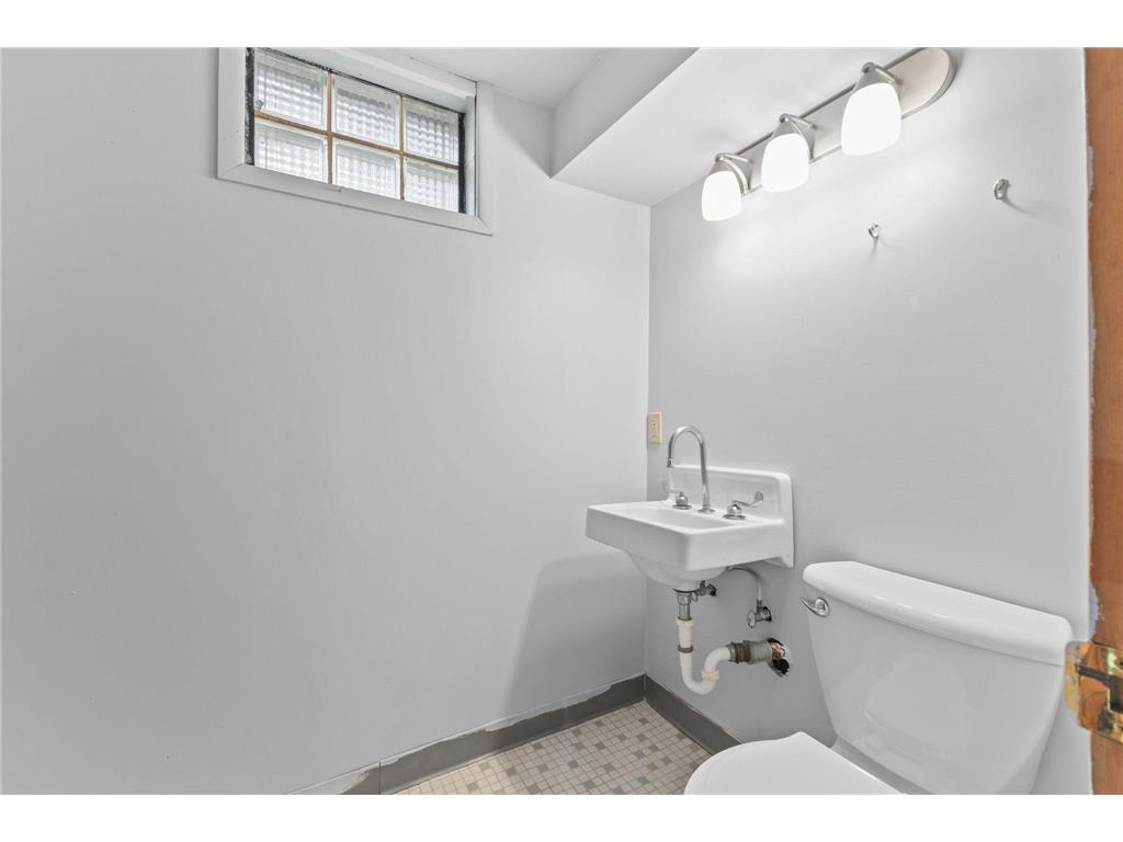 2085 Hamline Avenue N Roseville MN 55113 7075126 image28