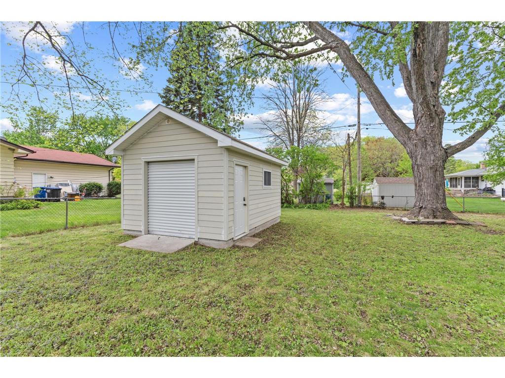 2085 Hamline Avenue N Roseville MN 55113 7075126 image32