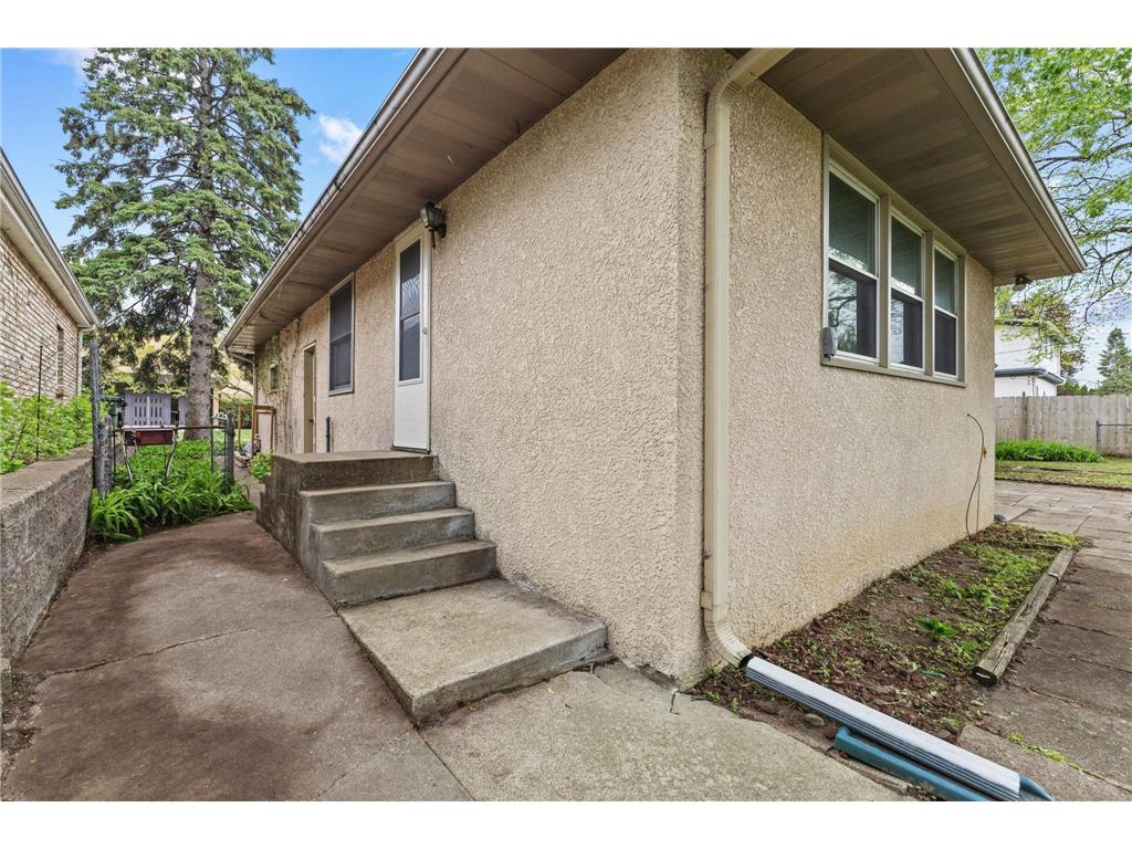 2085 Hamline Avenue N Roseville MN 55113 7075126 image34