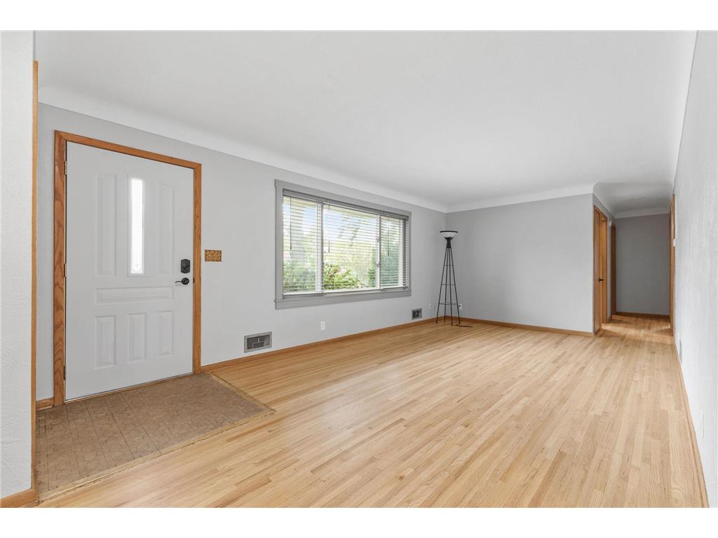 2085 Hamline Avenue N Roseville MN 55113 7075126 image4