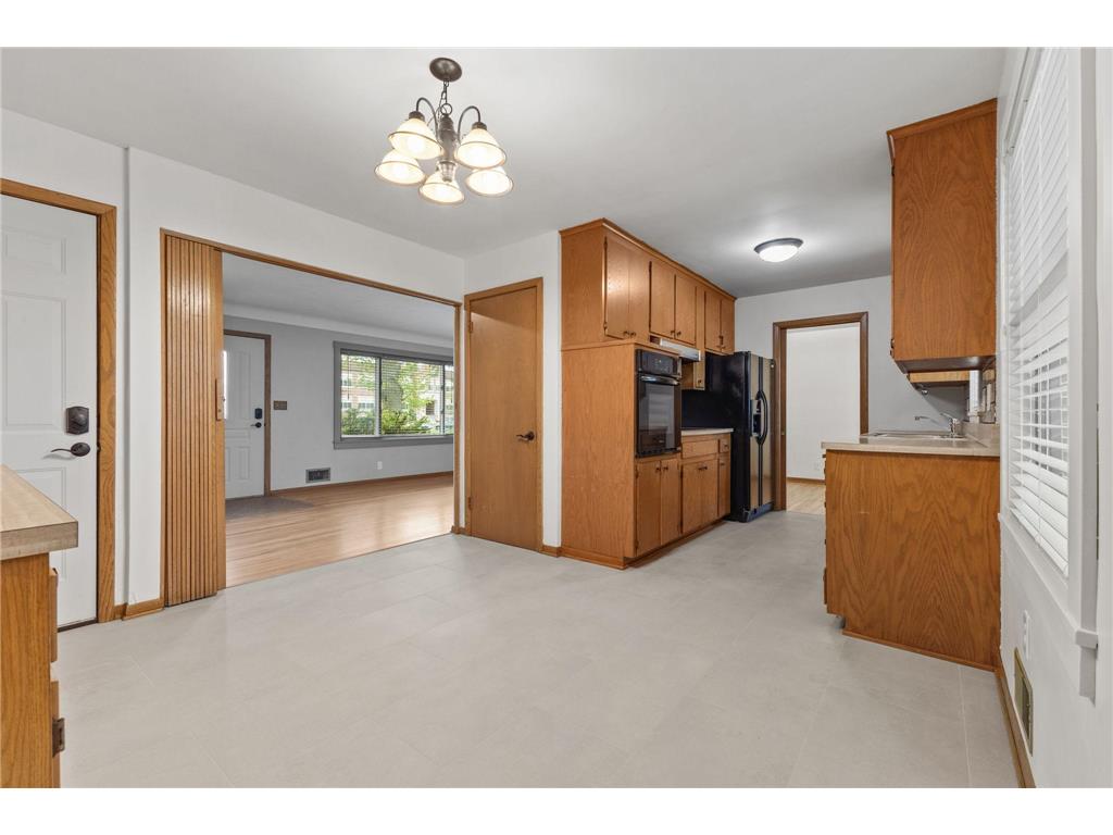2085 Hamline Avenue N Roseville MN 55113 7075126 image8