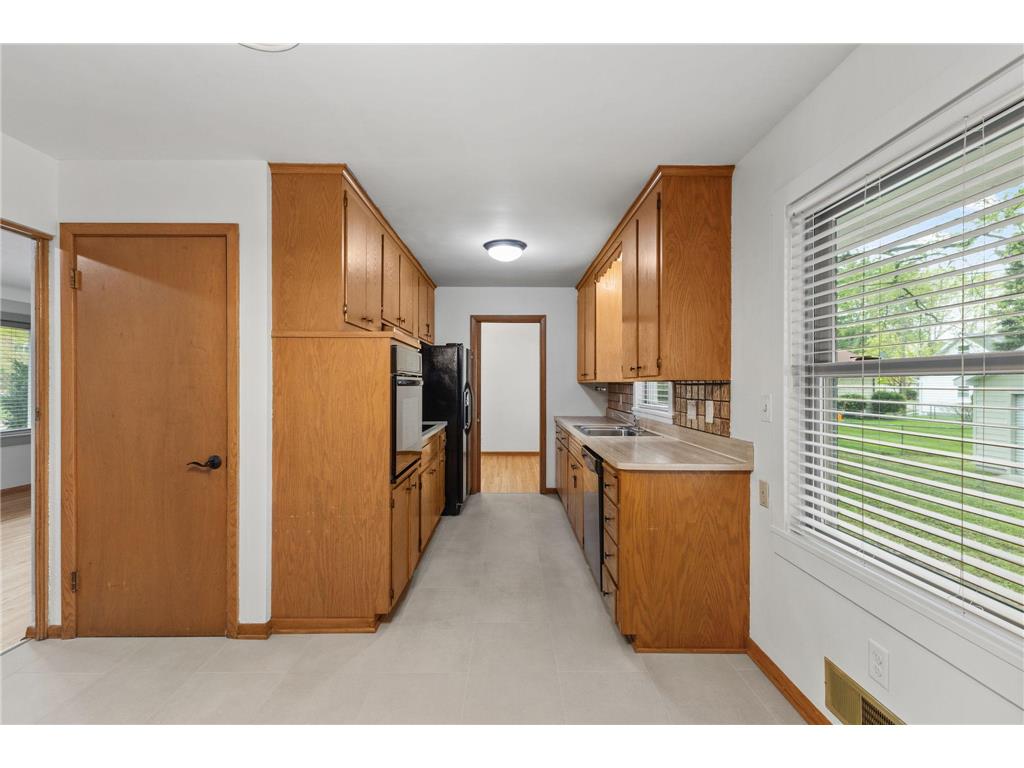 2085 Hamline Avenue N Roseville MN 55113 7075126 image9