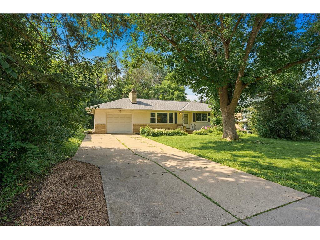 2088 Rosewood Lane S Roseville MN 55113 6735570 image1