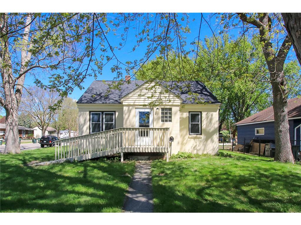 209 College Avenue NE Hutchinson MN 55350 6539326 image1