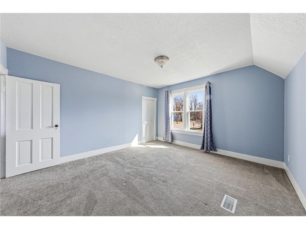 209 Division Street S Morristown MN 55052 7026500 image32
