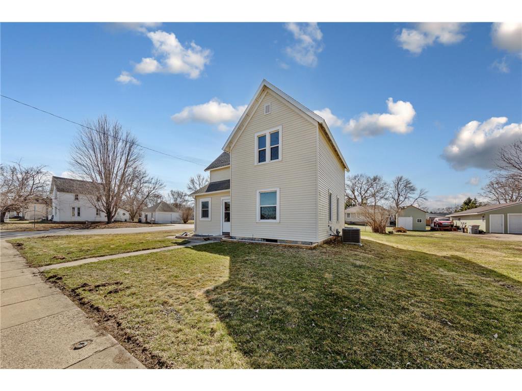 209 Division Street S Morristown MN 55052 7026500 image4