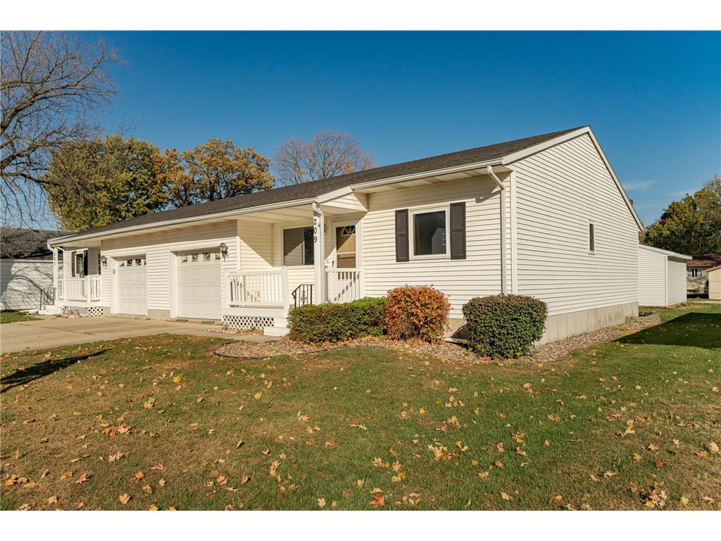 209 E Henry Street Le Roy MN 55951 6806049 image1