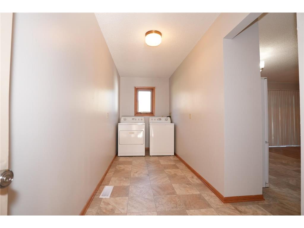 209 E Henry Street Le Roy MN 55951 6806049 image10