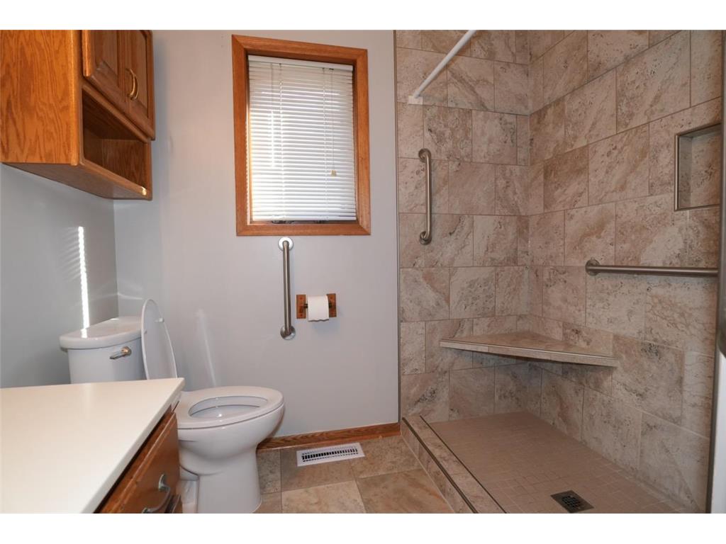 209 E Henry Street Le Roy MN 55951 6806049 image16