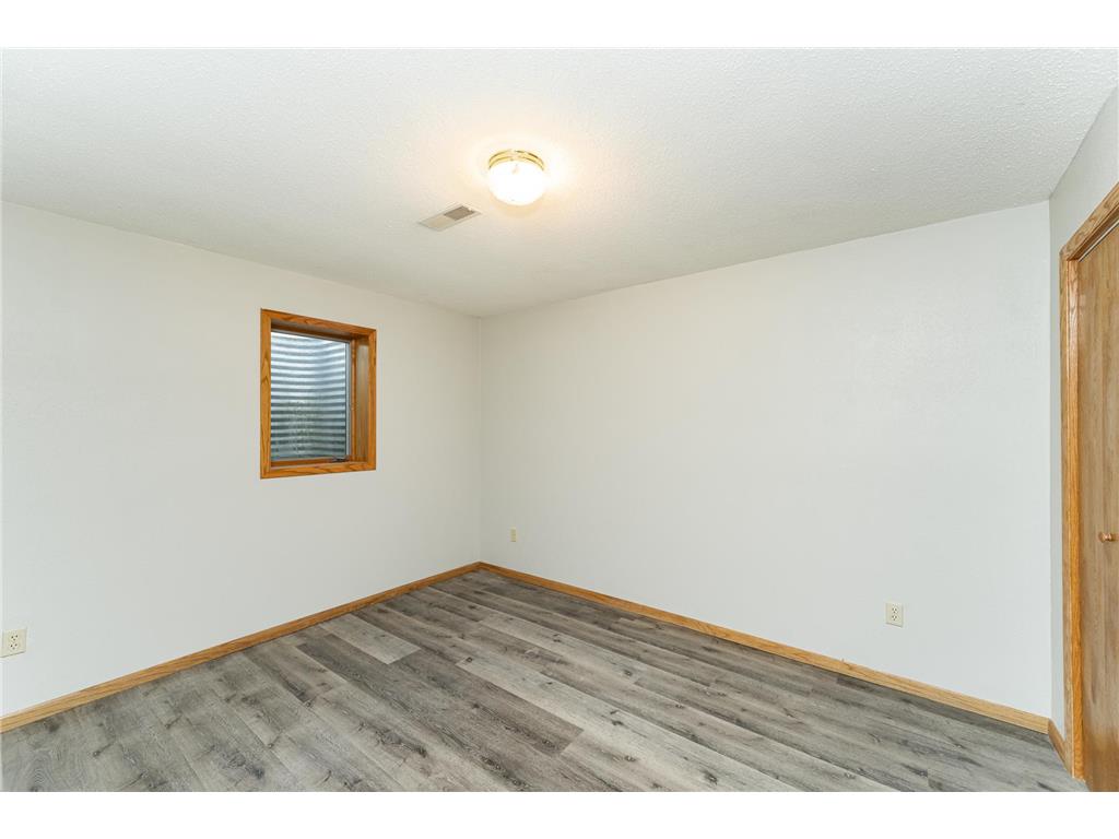 209 E Henry Street Le Roy MN 55951 6806049 image24