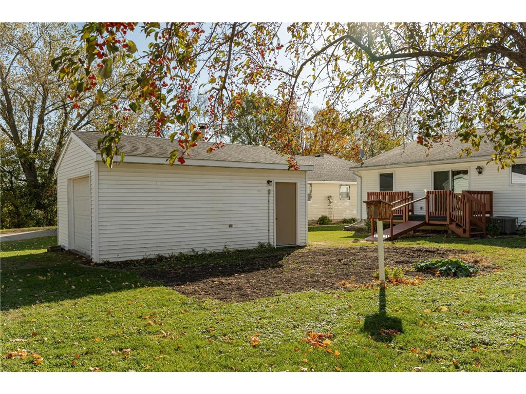 209 E Henry Street Le Roy MN 55951 6806049 image37