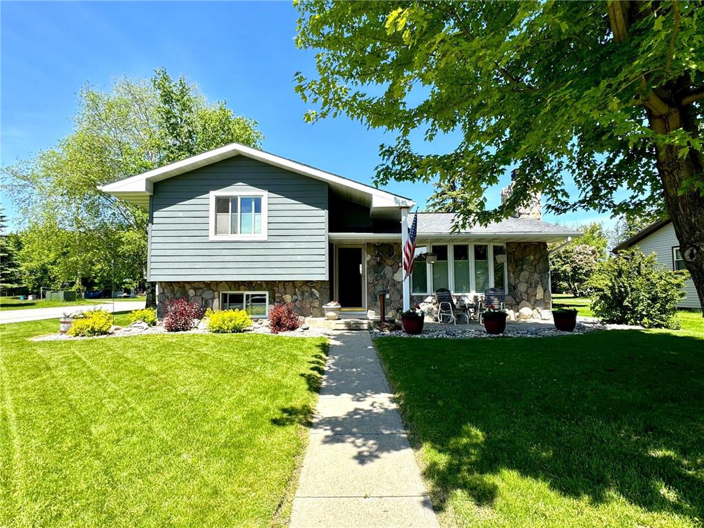 209 Lake Street NW Warroad MN 56763 6551065 image1