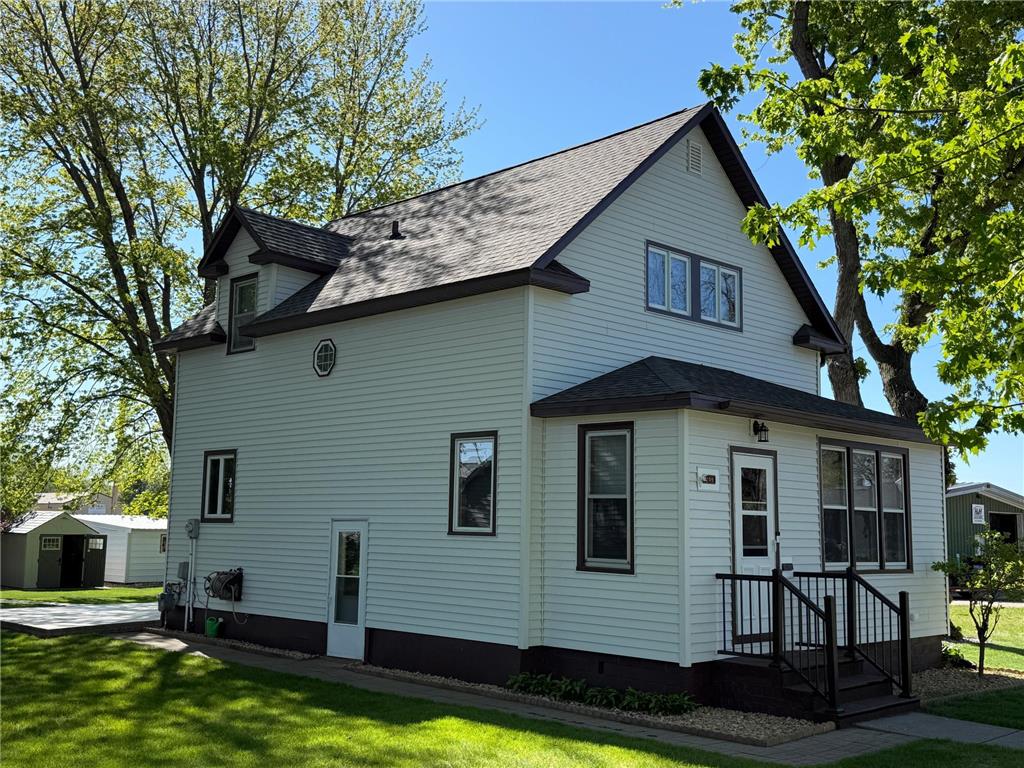209 S Spring Avenue Springfield MN 56087 7074768 image2