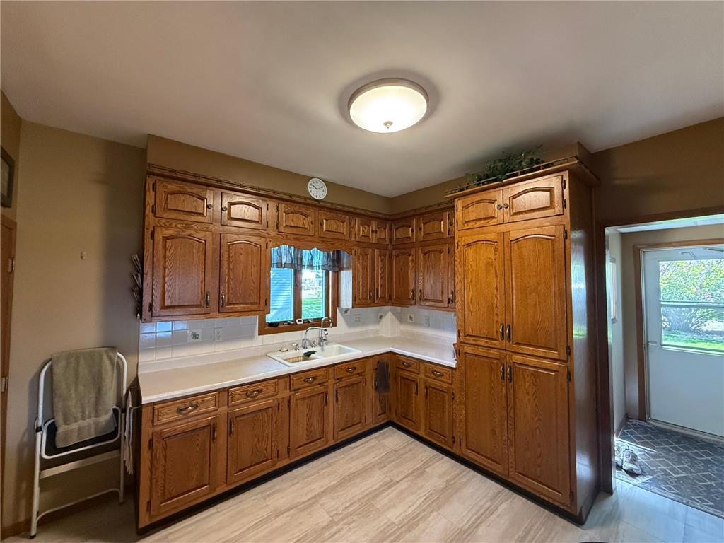 209 S Spring Avenue Springfield MN 56087 7074768 image4