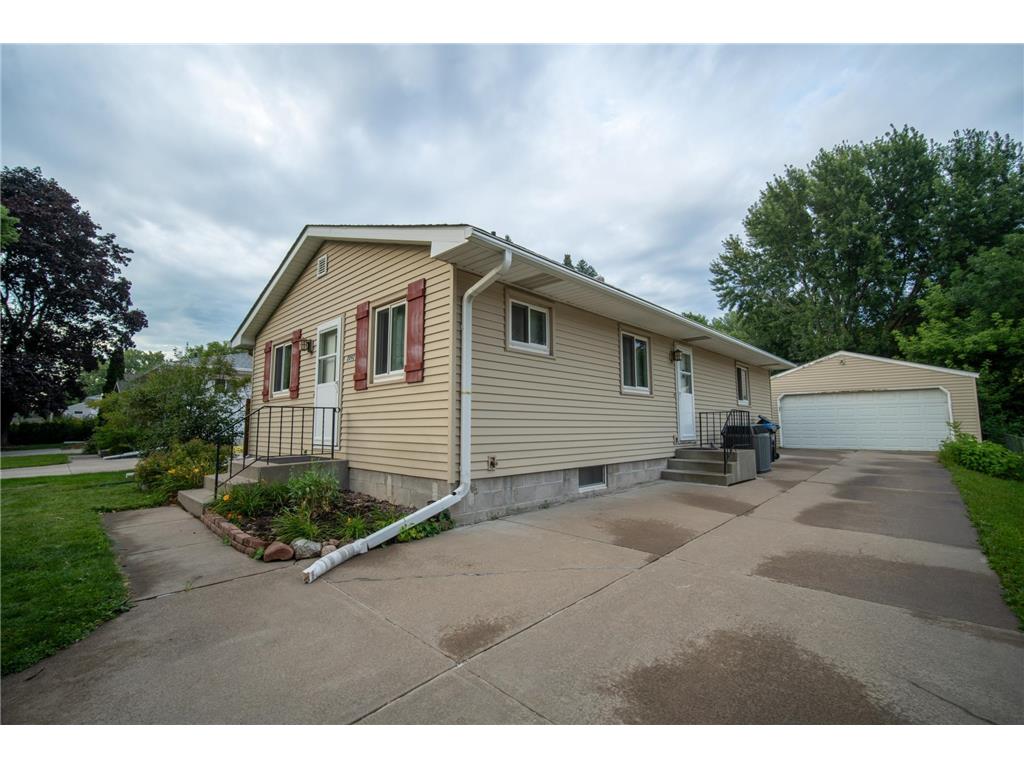2092 N Ivy Street North Saint Paul MN 55109 6773265 image1