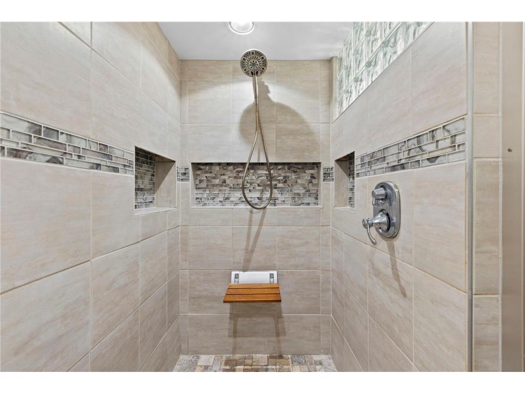 2095 Blomquist Avenue White Bear Lake MN 55110 7103474 image34