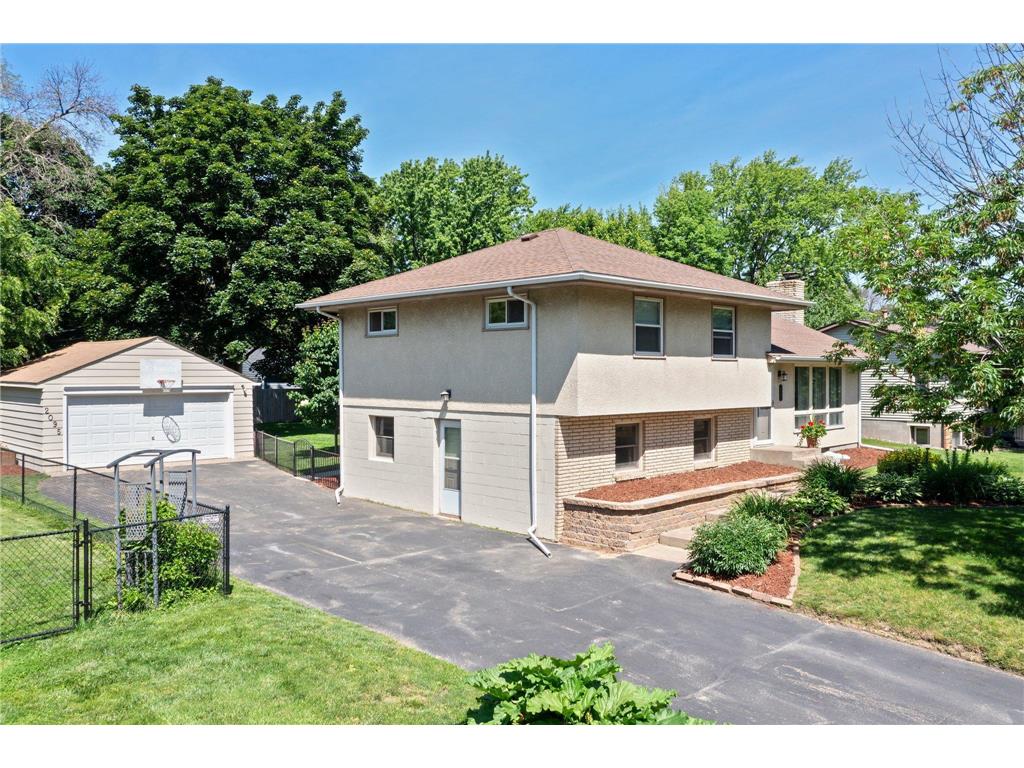 2095 Douglas Lane White Bear Lake MN 55110 6551821 image1