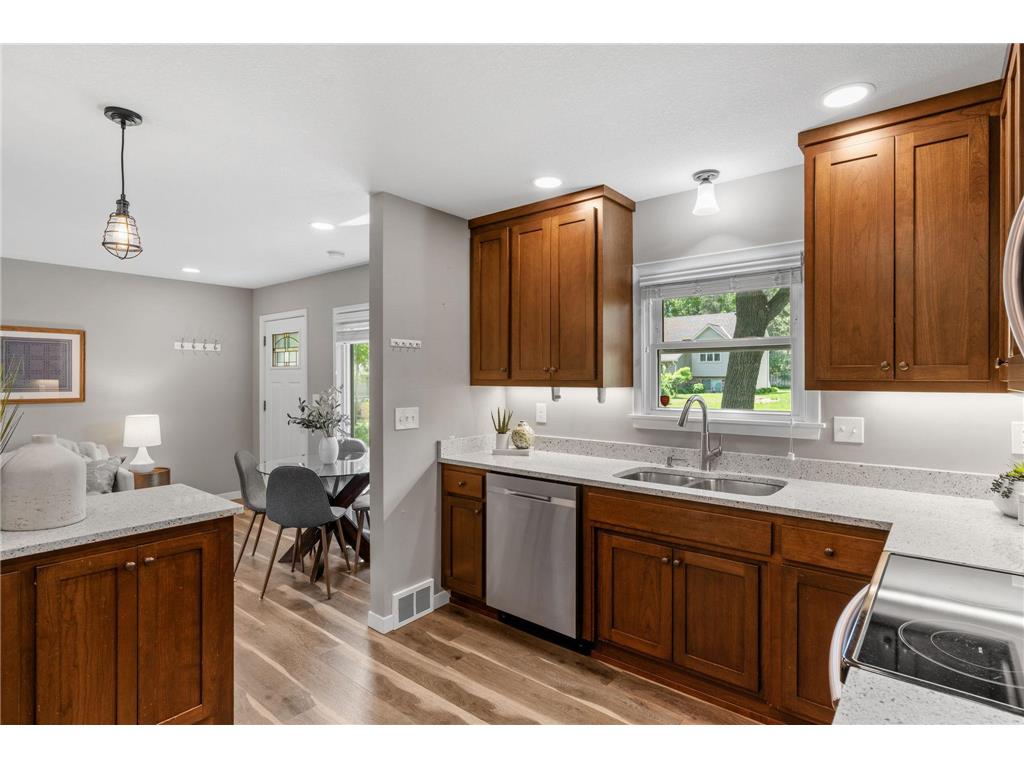2097 Belmont Lane E North Saint Paul MN 55109 7073823 image10