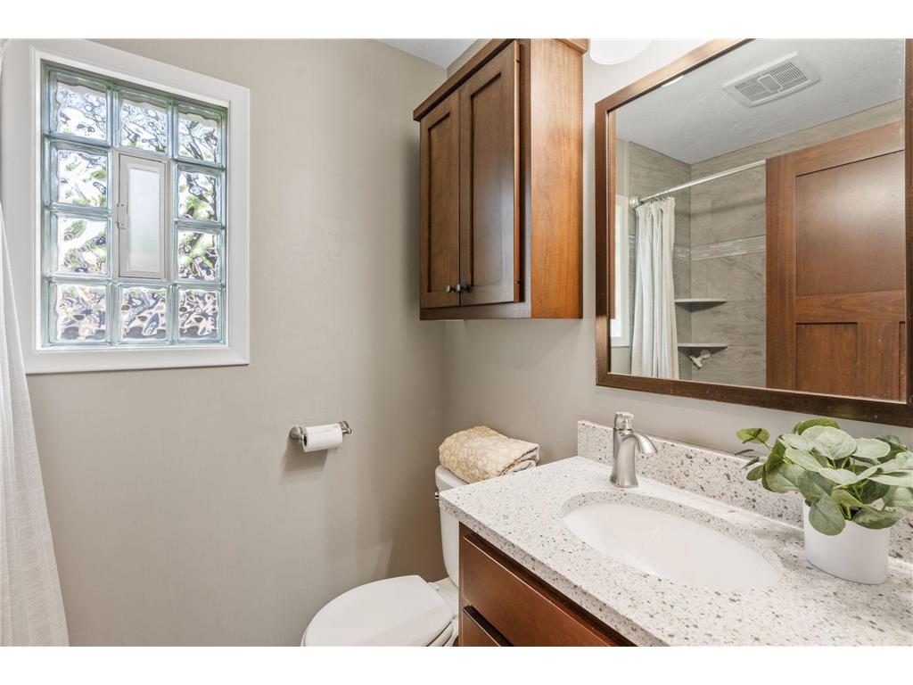 2097 Belmont Lane E North Saint Paul MN 55109 7073823 image17