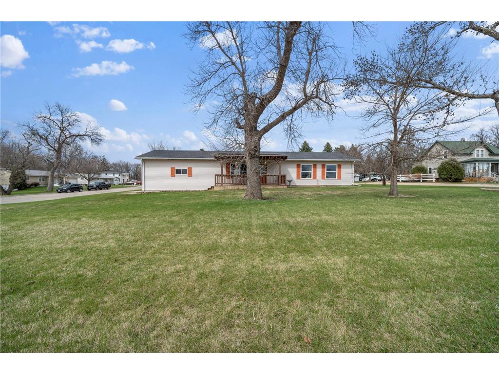 21 10th Avenue NE Elbow Lake MN 56531 7060630 image1