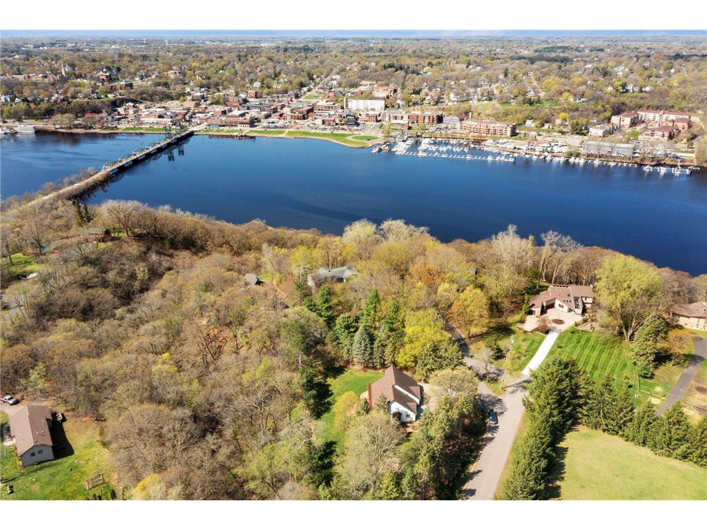 21 Hilltop Lane Houlton WI 54082 6514489 image1