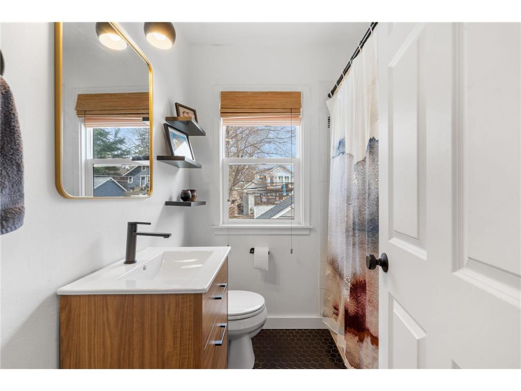 21 Russell Avenue S Minneapolis MN 55405 7050525 image11