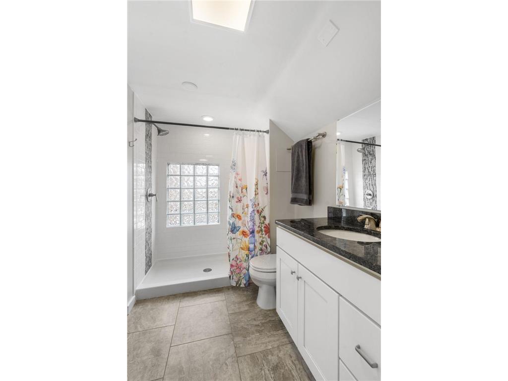 21 Russell Avenue S Minneapolis MN 55405 7050525 image16