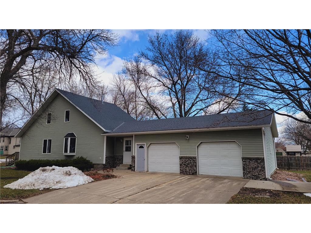 210 E Cottonwood Street Cottonwood MN 56229 6513111 image1