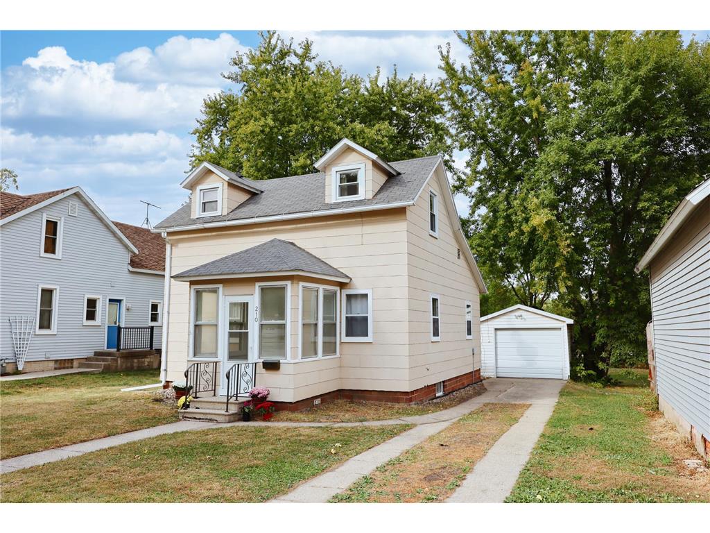 210 Elm Street NE Sleepy Eye MN 56085 6610206 image1