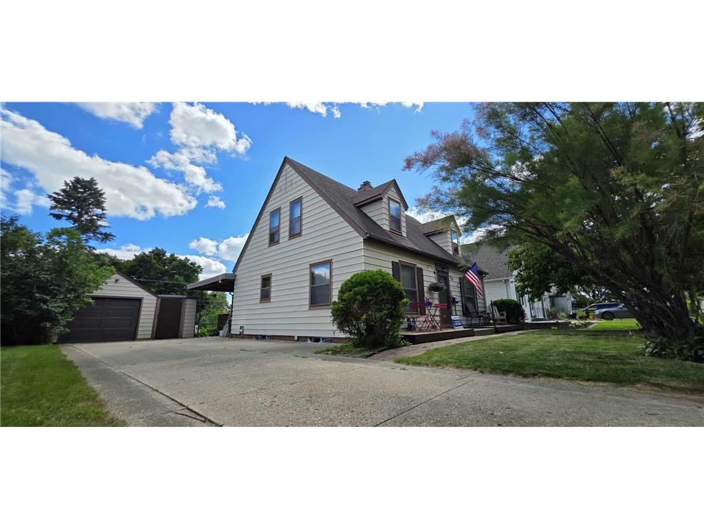 210 Giles Place Albert Lea MN 56007 6758980 image1