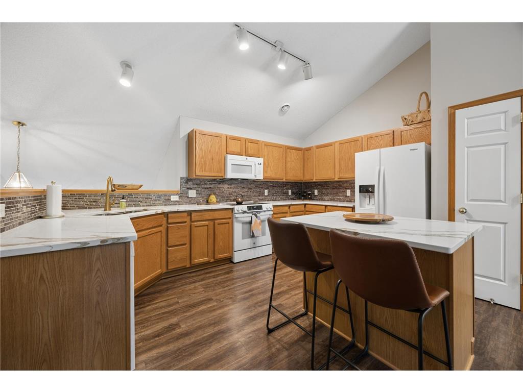 210 Heritage Lane Circle Pines MN 55014 7085357 image2