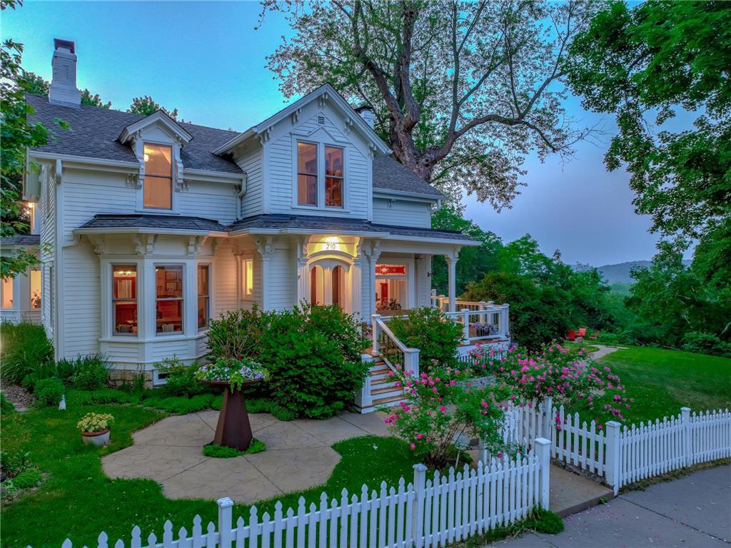 210 Laurel Street E Stillwater MN 55082 - St Croix River 6380007 image1