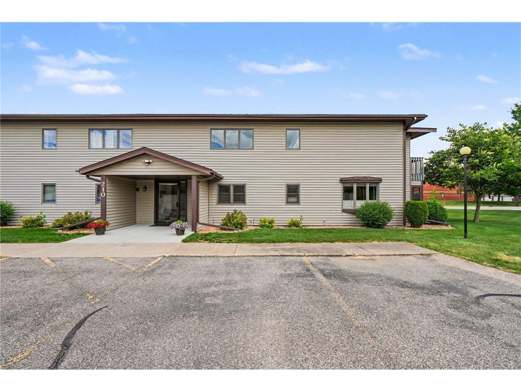 210 Sargent Drive #101 Red Wing MN 55066 7091828 image2