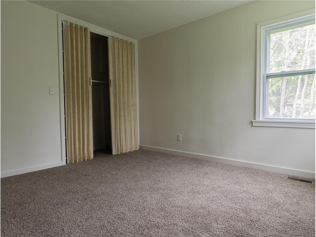 210 Shakopee Avenue E Shakopee MN 55379 7071348 image10