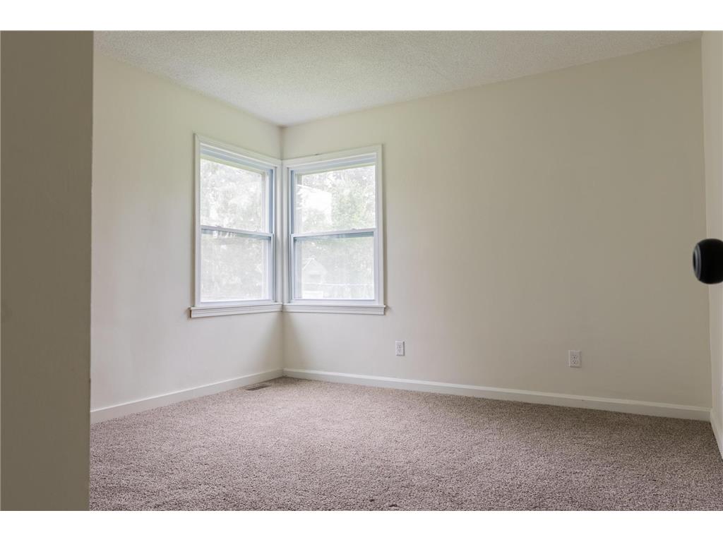 210 Shakopee Avenue E Shakopee MN 55379 7071348 image11