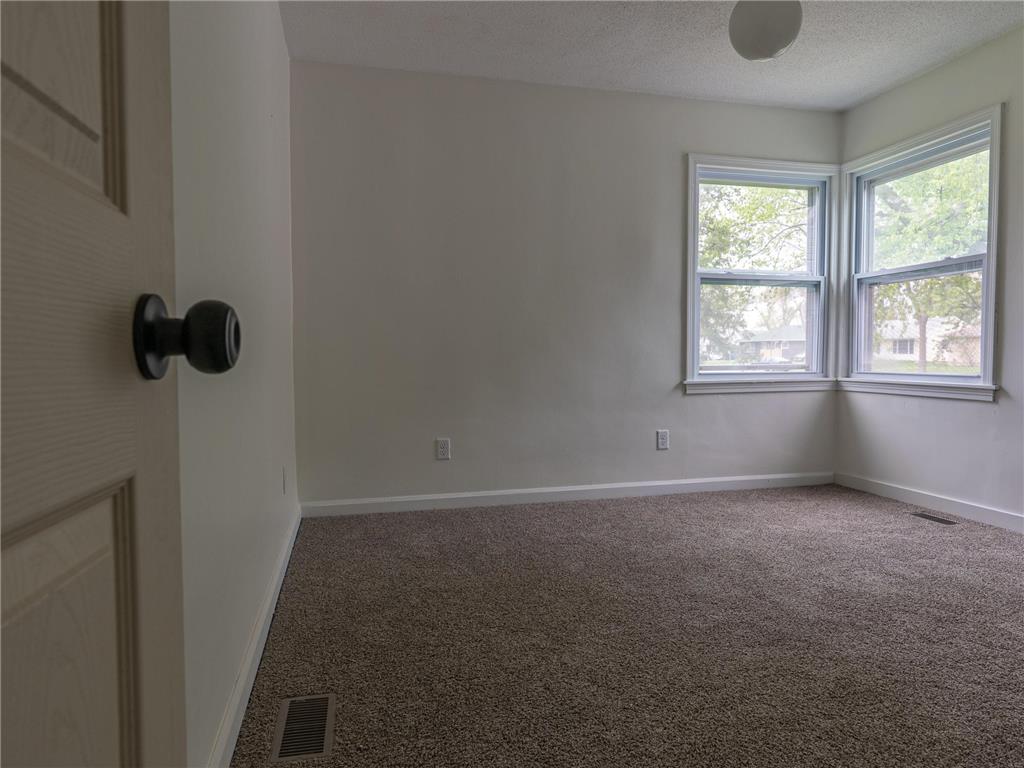 210 Shakopee Avenue E Shakopee MN 55379 7071348 image13