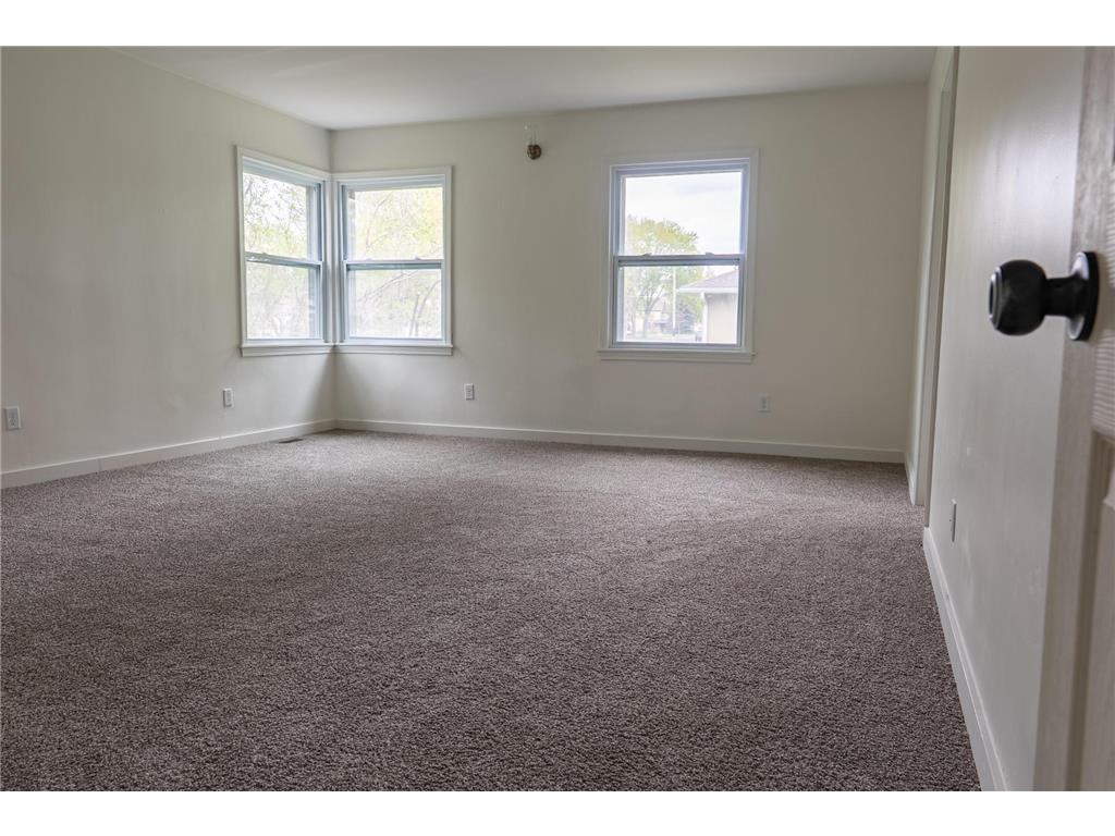 210 Shakopee Avenue E Shakopee MN 55379 7071348 image14