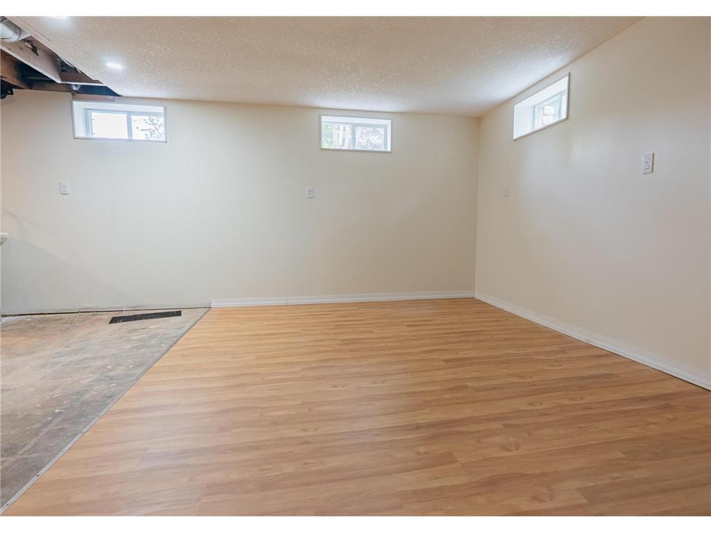 210 Shakopee Avenue E Shakopee MN 55379 7071348 image20