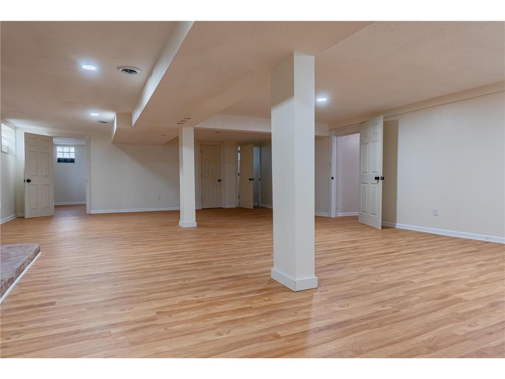 210 Shakopee Avenue E Shakopee MN 55379 7071348 image22