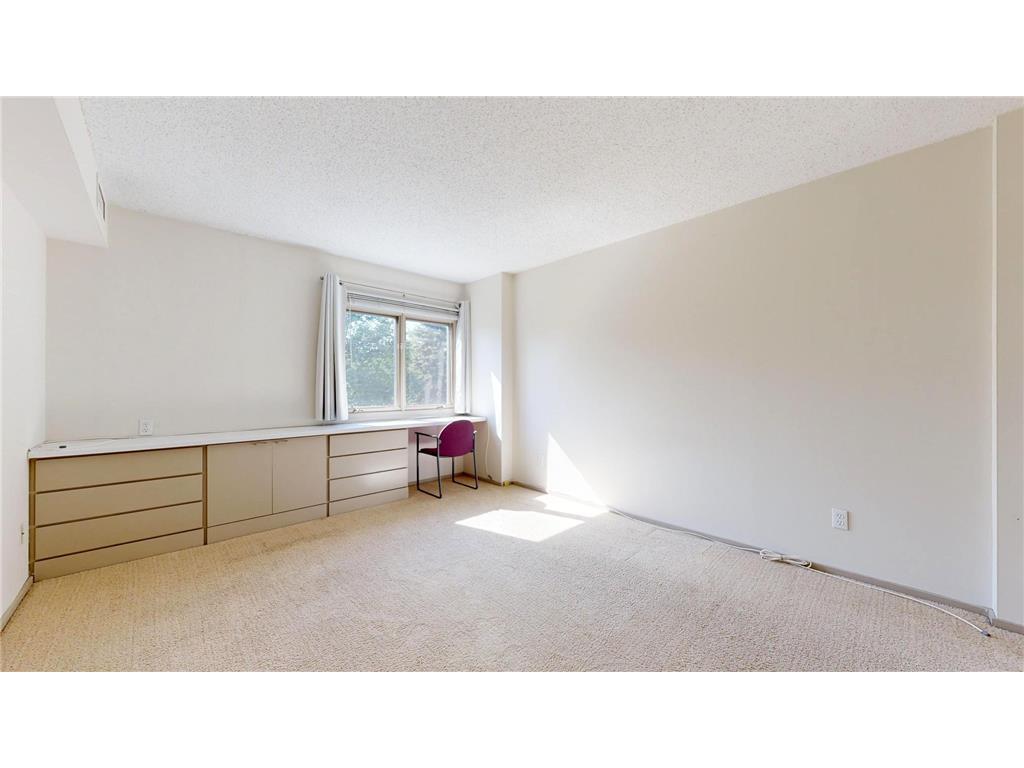 210 W Grant Street #204 Minneapolis MN 55403 7072466 image9