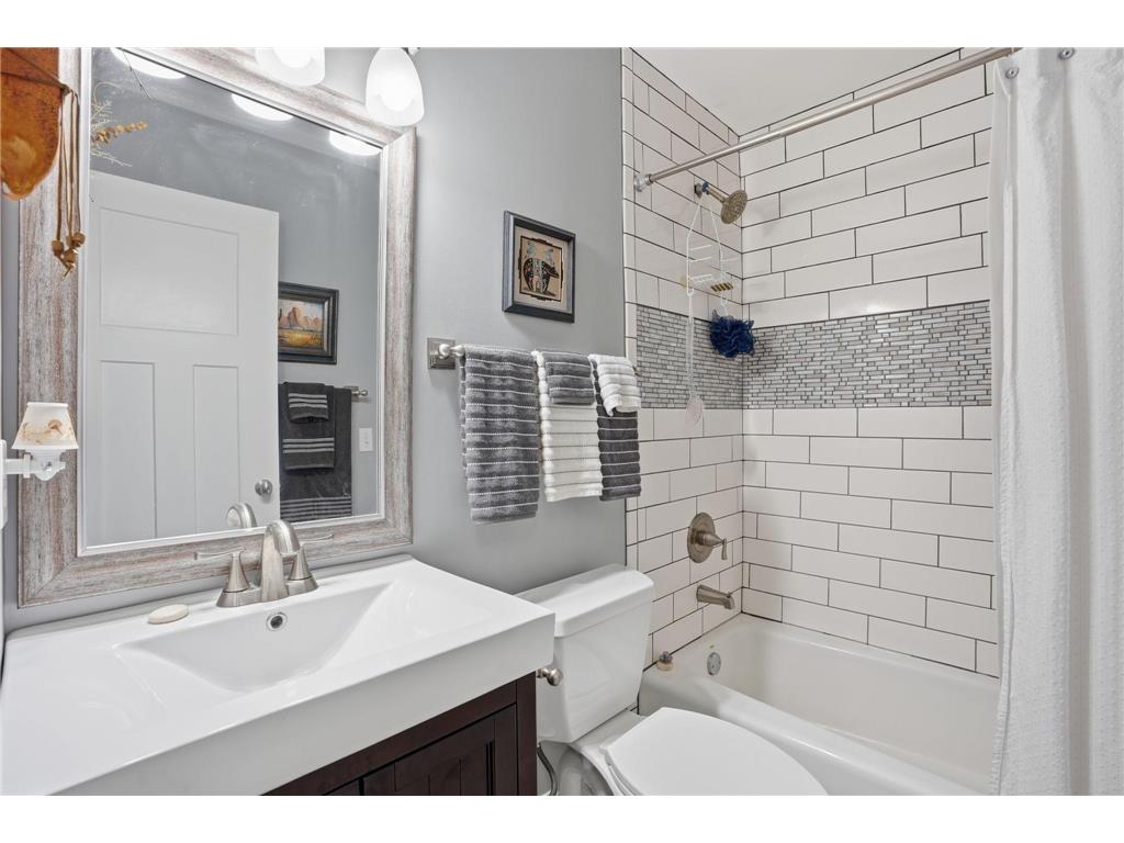 2100 Edinbrook Court Brooklyn Park MN 55443 7089298 image20