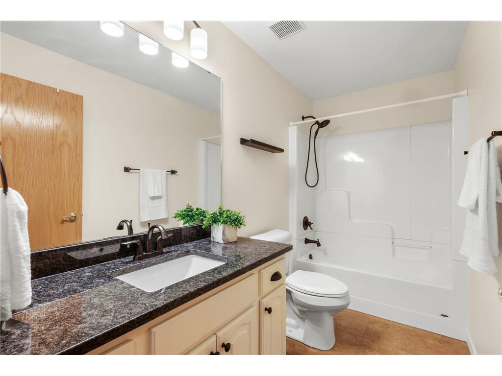 2100 Hunter Hill Court Hudson WI 54016 7070007 image17
