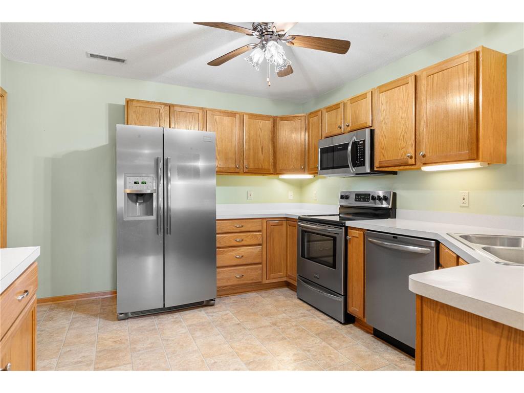 2100 Oak Tree Lane #B Austin MN 55912 7110604 image17